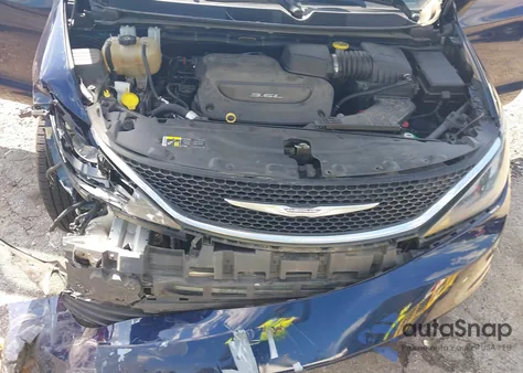 2017 Chrysler Pacifica Lx z USA, uszkodzony, nr VIN 2C4RC1CG7HR608516